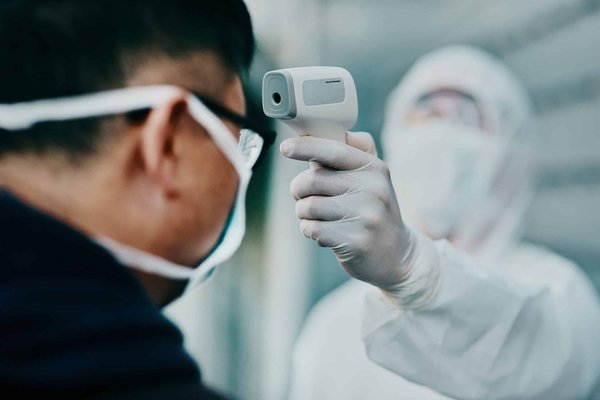 Comment choisir et installer des détecteurs de mouvement pour un éclairage extérieur sécurisé et éco-responsable ?