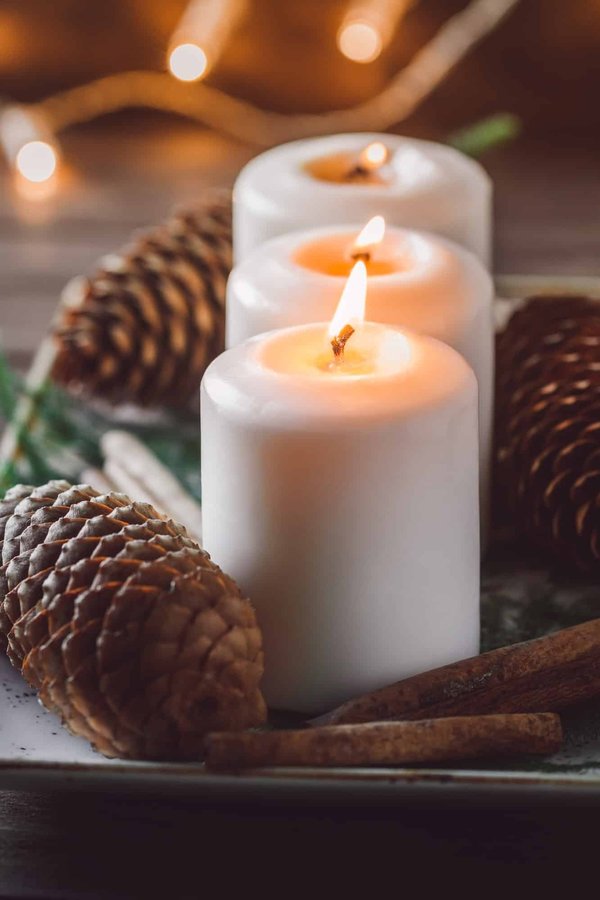 Quelle est la meilleure façon d'aménager un coin lecture cosy près d'une cheminée ?