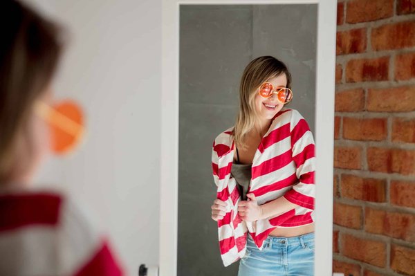 Quelle configuration de dressing est la plus adaptée pour un couple avec des besoins de rangement différents ?