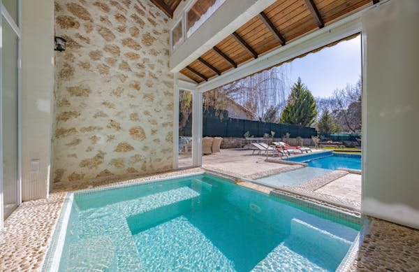 Pisciniste : experts en conception, rénovation et entretien de piscines